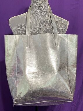 GAP Iridescent Silver Synthetic Leather Tote Bag with Soft Interior